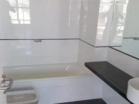 Oficina en Alquiler con 1 cochera
