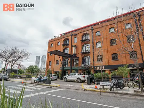 Complejo de Oficinas de cuatro plantas con cocheras en Puerto Madero