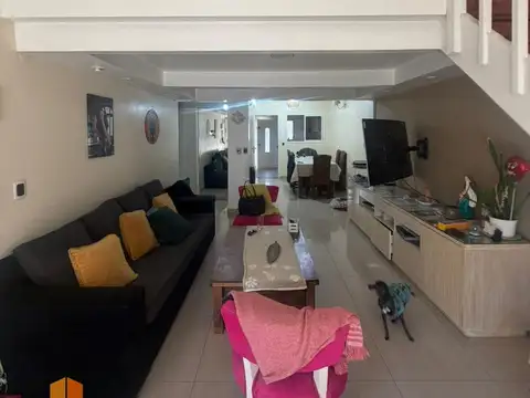 Casa 5 ambientes con 2 baños