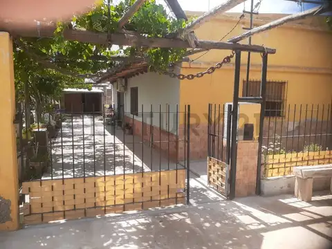 Casa 5 ambientes con 2 baños