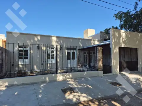 En Venta, casa de 3 dormitorios en Barrio Knudsen, Plottier