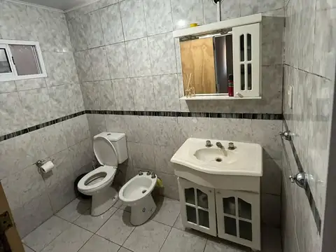 Casa 5 ambientes con 1 baño