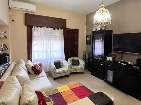 Casa 5 ambientes con 3 baños