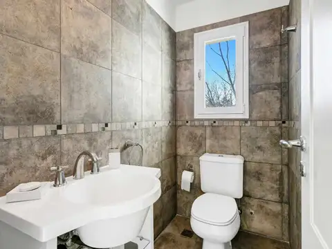 VENTA DE CASA 6 AMBIENTES COLONIA DE CHACRAS