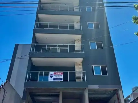 VENTA. PISO 4 AMB. CON COCHERA. LANUS OESTE.