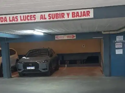 2 Amplias cocheras en Laprida 1900