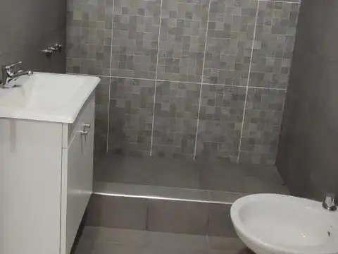 Monoambiente amplio con balcón