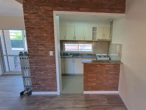 Departamento en Alquiler en Bernal, $ 980.000