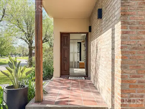 Casa 5 ambientes con 3 baños