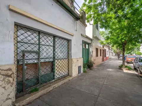 Remedios de Escalada de San Martin al 3100 , Piso 0