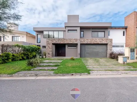 VENTA CASA 3 DORM CON PILETA SIETE SOLES CORDOBA