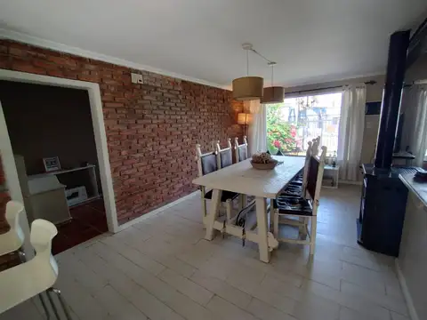HERMOSA CASA EN VENTA EN ADROGUE - BOUCHARD 781