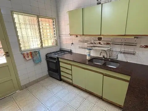 PH EN VENTA C/COCHERA EN P. PATRICIOS CABA