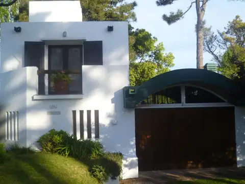Casa en Alquiler Temporal con 4 cocheras