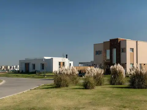 Luis Farina, en Canning, Municipio de Ezeiza, Provincia de Buenos Aires