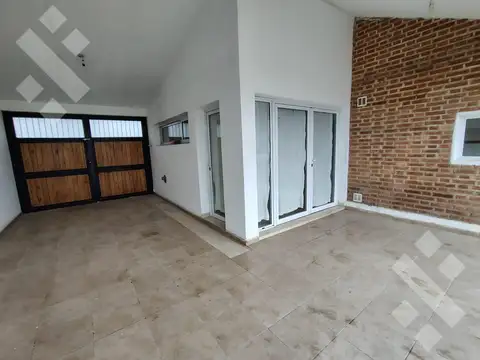 Casa en Venta en General Fernandez Oro, USD 140.000