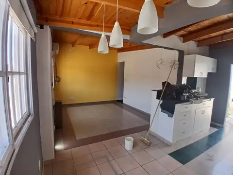 Casa 5 ambientes con 1 baño