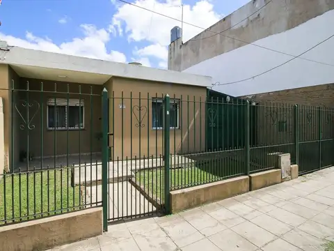 HERMOSA CASA C/GARAGE Y PARQUE