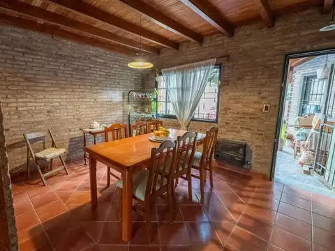 Casa 5 ambientes con 1 baño