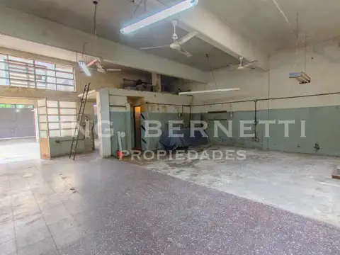 Galpón sobre 8,66 x 25 mts - Excelente ubicación - 