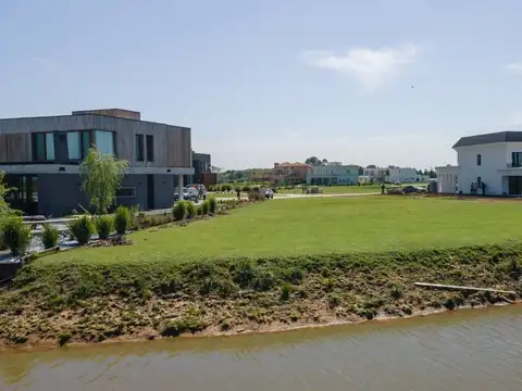 LOTE A LA LAGUNA EN LA PROVIDENCIA CANNING 