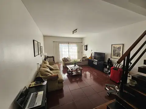 Depto Tipo Casa en Venta con 1 cocheras