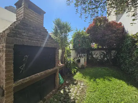 PH tipo casa en venta de 5 ambientes con jardín en Versalles