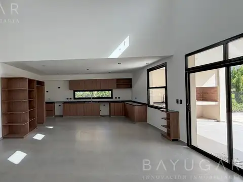 Casa en Alquiler al Oeste