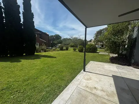 Casa en Venta con 4 cocheras