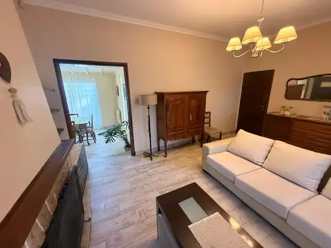 Casa en Alquiler con 1 cochera