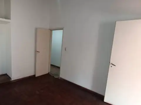 CASA 4 AMBIENTES CON GARAGE Y FONDO LIBRE