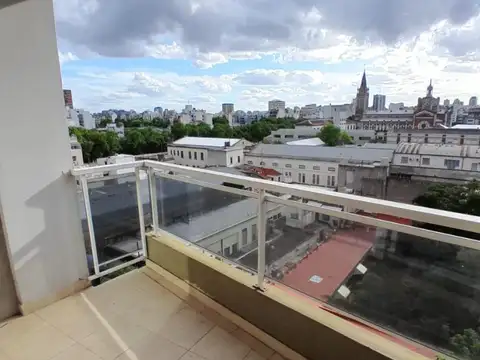 3 AMBIENTES AL FRENTE CON BALCON