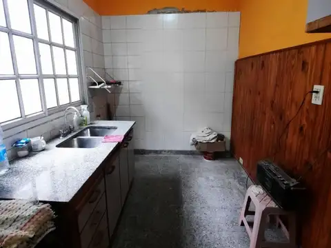 Depto Tipo Casa en Alquiler en Valentin Alsina, $ 685.000