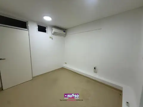 Oficina 5 ambientes con 2 baños