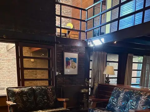 Casa en Venta con 3 cocheras