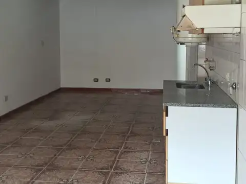 Comandante Granville 600, Piso PB