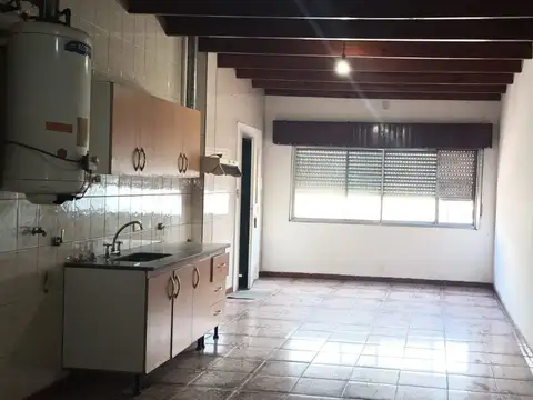 Comandante Granville 600, Piso PB