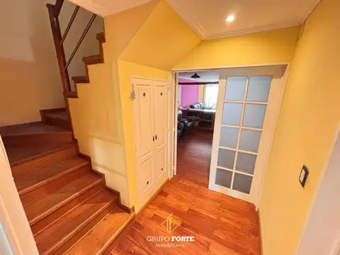 Casa 5 ambientes con 4 baños
