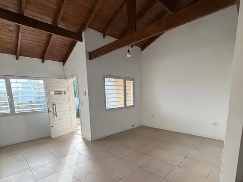 Depto Tipo Casa en Alquiler de 2 ambientes
