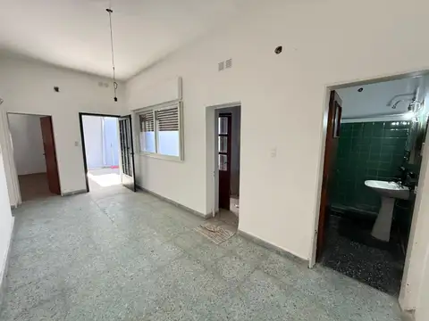 Depto Tipo Casa en Alquiler en Liniers, $ 950.000