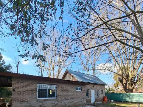 Casita con gran parque y pileta