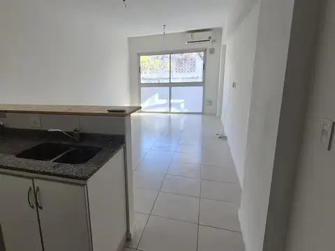 AAv. San Martin 5795 Piso 1º F - alquiler monoambiente con balcón