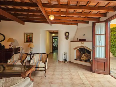 VENTA CASA 5 amb. Estilo colonial. San A. de Areco