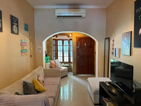 Casa 3 ambientes con 2 baños