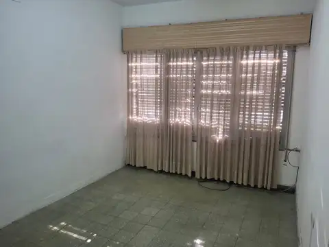 Casa 5 ambientes con 1 baño