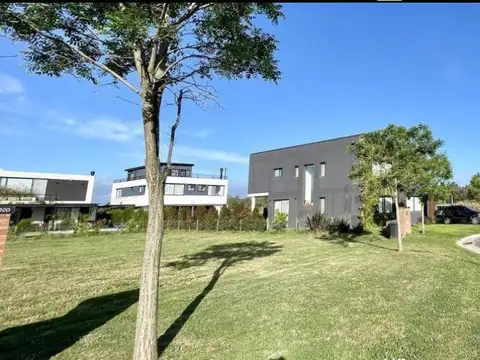 Puertos del Lago - terreno - Araucarias