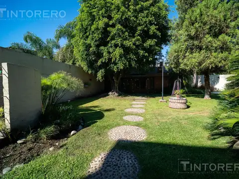 VENTA CASA EN CASTELAR NORTE CENTRO 5 AMB CON PARQUE, QUINCHO Y COCHERA.