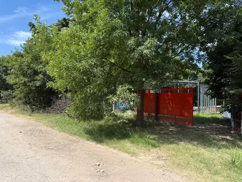 Terreno con mejoras a la venta en Parque Sakura 