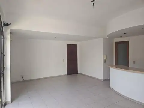 Departamento amplio con cochera