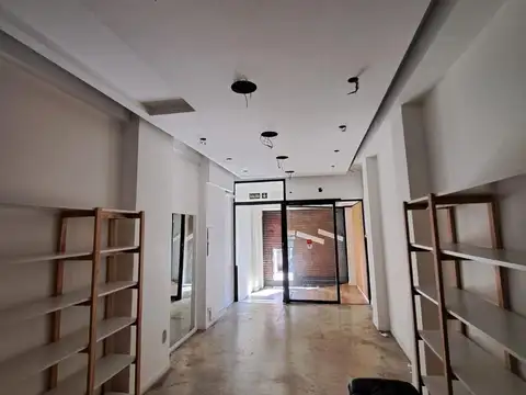 Local en Alquiler en Parque Chacabuco, $ 2.000.000